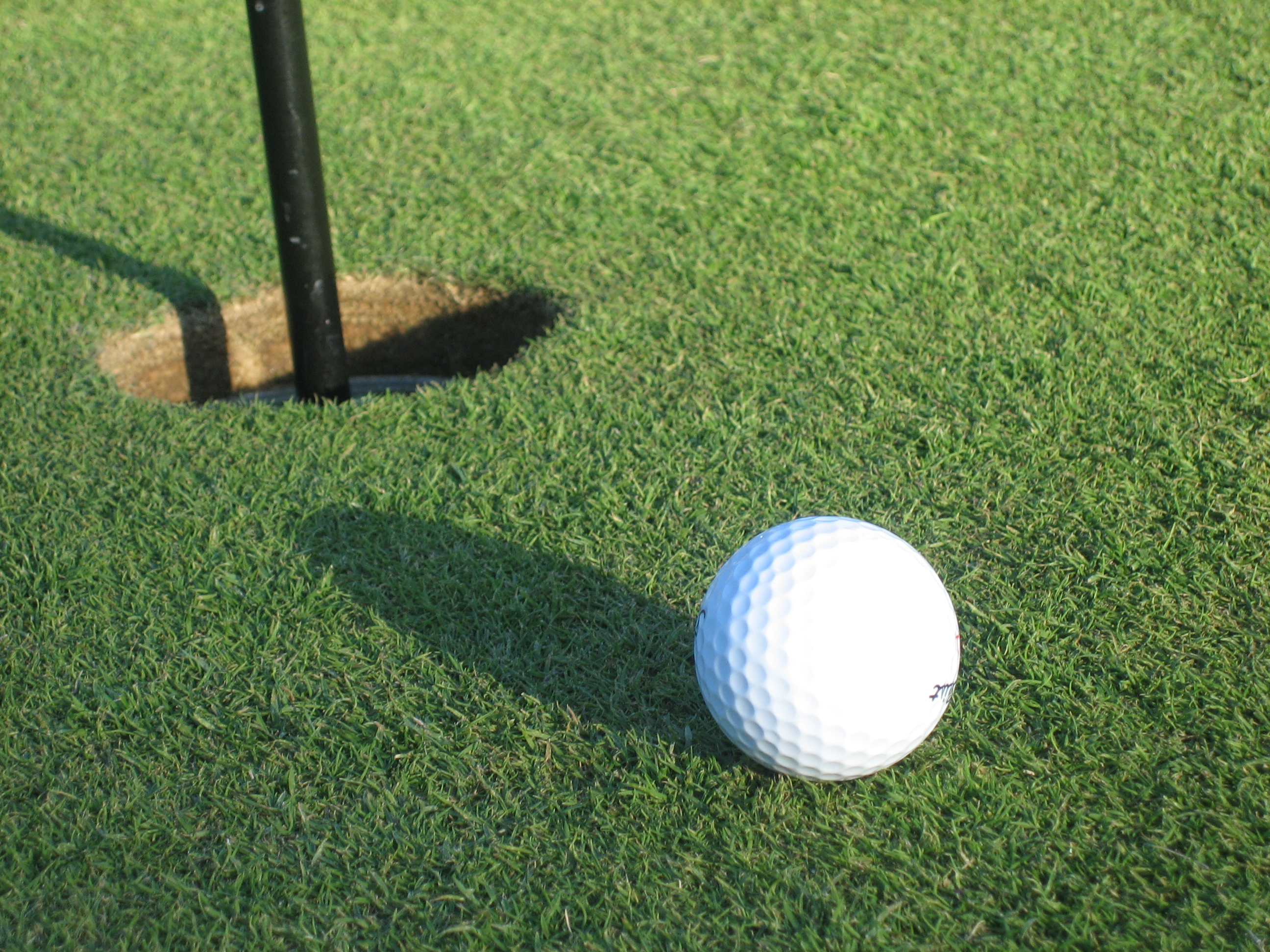 CLOSEST TO THE PIN POST Halfway House Indoor Golf